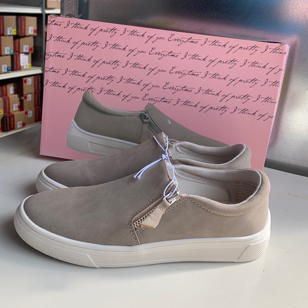 NWT Womens Kensie Soren Casual Zipper Low Top Shoes Taupe